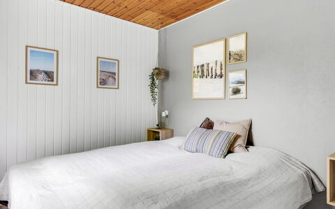 Nyalle - 30Km from the Sea: Slaapkamer, Interieur Ontwerp, Flooring, Hout, Plafond, Bed, Verdieping, Laken, Bedding, Meubilair