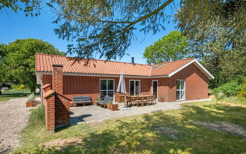 Anniesette - 1.5Km from the Sea: Meubilair, Interieur Ontwerp, Flooring, Hout, Verdieping, Plafond, Houten Vloer, Stoel, Tafel, Verlichting
