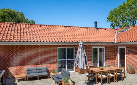 Anniesette - 1.5Km from the Sea: Meubilair, Interieur Ontwerp, Flooring, Hout, Verdieping, Plafond, Houten Vloer, Stoel, Tafel, Verlichting