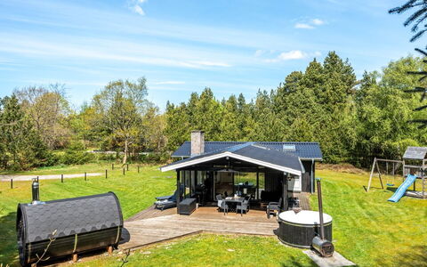 Eli - 1.5Km to the Fjord: Dak, Huis, Huis, Verblijf, Landelijk Gebied, Boerderij, Garden Gebouwen, Siding, Gazon, Tuin