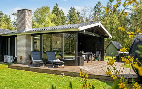 Eli - 1.5Km to the Fjord: Huis, Huis, Verblijf, Dak, Groundcover, Tuin, Garden Gebouwen, Landgoed, Werf, Siding