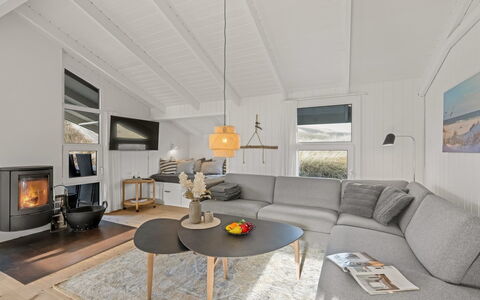 Flepko - 50M from the Sea: Hout, Flooring, Interieur Ontwerp, Plafond, Bankstel, Verdieping, Woonkamer, Huis, Kamer