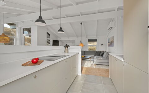 Flepko - 50M from the Sea: Keuken, Flooring, Countertop, Hout, Interieur Ontwerp, Plafond, Verdieping, Cabinetry, Meubilair, Lichte Inrichting