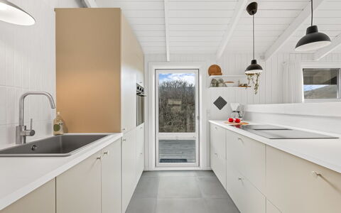 Flepko - 50M from the Sea: Keuken, Hout, Flooring, Countertop, Interieur Ontwerp, Verdieping, Toestel Van De Keuken, Wastafel, Plafond, Loodgieterswerkinrichting