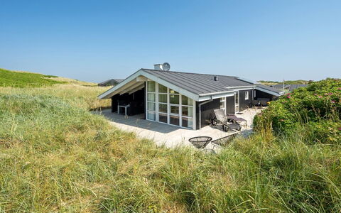 Flepko - 50M from the Sea: Meubilair, Hout, Interieur Ontwerp, Flooring, Verdieping, Stoel, Kamer, Plafond, Woonkamer, Appartement