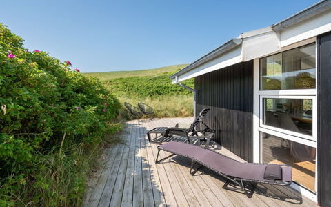 Flepko - 50M from the Sea: Meubilair, Hout, Interieur Ontwerp, Flooring, Verdieping, Stoel, Kamer, Plafond, Woonkamer, Appartement