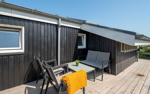 Flepko - 50M from the Sea: Meubilair, Hout, Interieur Ontwerp, Flooring, Verdieping, Stoel, Kamer, Plafond, Woonkamer, Appartement