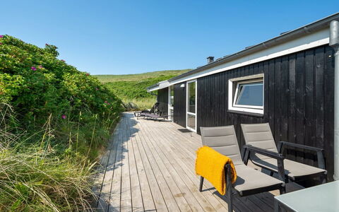 Flepko - 50M from the Sea: Meubilair, Hout, Interieur Ontwerp, Flooring, Verdieping, Stoel, Kamer, Plafond, Woonkamer, Appartement