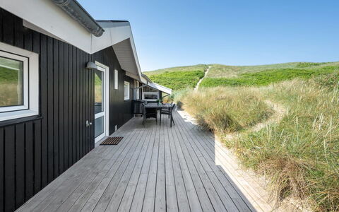 Flepko - 50M from the Sea: Meubilair, Hout, Interieur Ontwerp, Flooring, Verdieping, Stoel, Kamer, Plafond, Woonkamer, Appartement