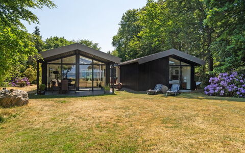 Kennet - 30M from the Sea: Verblijf, Huis, Land Lot, Dak, Garden Gebouwen, Groundcover, Deur, Landgoed, Tuin, Schaduw