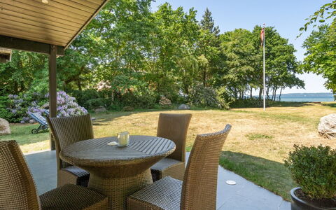 Kennet - 30M from the Sea: Meubilair, Interieur Ontwerp, Flooring, Verdieping, Hout, Bed, Kamer, Plafond, Slaapkamer, Textiel