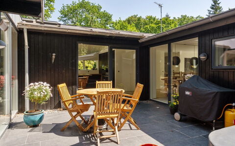 Kennet - 30M from the Sea: Meubilair, Interieur Ontwerp, Flooring, Verdieping, Hout, Bed, Kamer, Plafond, Slaapkamer, Textiel