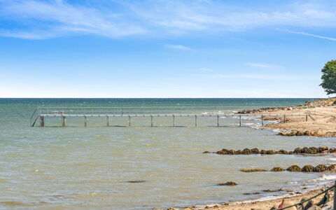 Kennet - 30M from the Sea: Meubilair, Interieur Ontwerp, Flooring, Verdieping, Hout, Bed, Kamer, Plafond, Slaapkamer, Textiel