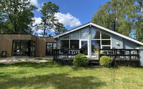 Anne - 150M from the Sea: Dak, Huis, Deur, Verblijf, Schaduw, Siding, Werf, Landgoed, Backyard