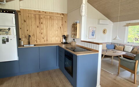 Anne - 150M from the Sea: Dak, Huis, Deur, Verblijf, Schaduw, Siding, Werf, Landgoed, Backyard
