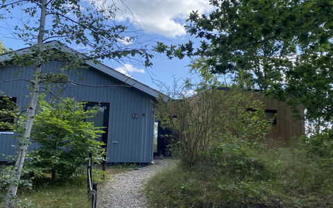 Anne - 150M from the Sea: Dak, Huis, Deur, Verblijf, Schaduw, Siding, Werf, Landgoed, Backyard