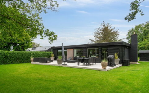 Elma - 350M from the Sea: Meubilair, Interieur Ontwerp, Flooring, Hout, Verdieping, Plafond, Houten Vloer, Stoel, Tafel, Verlichting