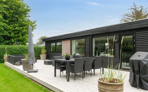 Elma - 350M from the Sea: Meubilair, Interieur Ontwerp, Flooring, Hout, Verdieping, Plafond, Houten Vloer, Stoel, Tafel, Verlichting