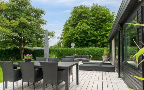 Elma - 350M from the Sea: Meubilair, Interieur Ontwerp, Flooring, Hout, Verdieping, Plafond, Houten Vloer, Stoel, Tafel, Verlichting