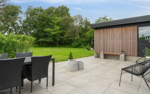Elma - 350M from the Sea: Meubilair, Interieur Ontwerp, Flooring, Hout, Verdieping, Plafond, Houten Vloer, Stoel, Tafel, Verlichting