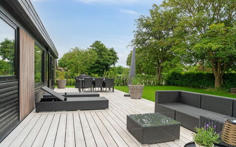 Elma - 350M from the Sea: Meubilair, Interieur Ontwerp, Flooring, Hout, Verdieping, Plafond, Houten Vloer, Stoel, Tafel, Verlichting