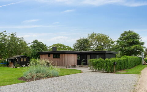 Elma - 350M from the Sea: Meubilair, Interieur Ontwerp, Flooring, Hout, Verdieping, Plafond, Houten Vloer, Stoel, Tafel, Verlichting