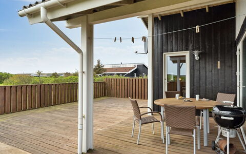 Wolter - 700M from the Sea: Huis, Dak, Huis, Verblijf, Schuur, Garden Gebouwen, Siding, Werf, Blokhut, Hut