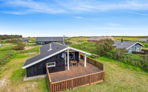 Wolter - 700M from the Sea: Huis, Dak, Huis, Verblijf, Schuur, Garden Gebouwen, Siding, Werf, Blokhut, Hut