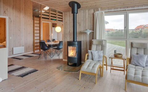 Ilkka - 400M from the Sea: Meubilair, Interieur Ontwerp, Flooring, Hout, Verdieping, Plafond, Houten Vloer, Stoel, Tafel, Verlichting