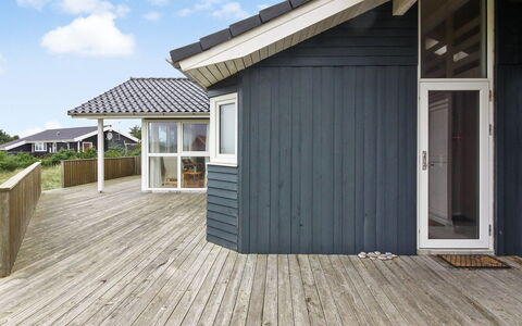 Ilkka - 400M from the Sea: Meubilair, Interieur Ontwerp, Flooring, Hout, Verdieping, Plafond, Houten Vloer, Stoel, Tafel, Verlichting