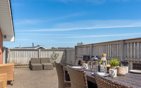 Jenvold - 600M from the Sea: Meubilair, Interieur Ontwerp, Flooring, Hout, Verdieping, Plafond, Houten Vloer, Stoel, Tafel, Verlichting