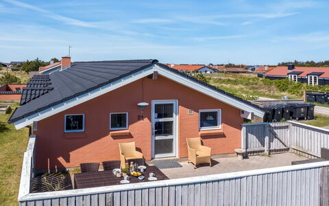 Jenvold - 600M from the Sea: Meubilair, Interieur Ontwerp, Flooring, Hout, Verdieping, Plafond, Houten Vloer, Stoel, Tafel, Verlichting