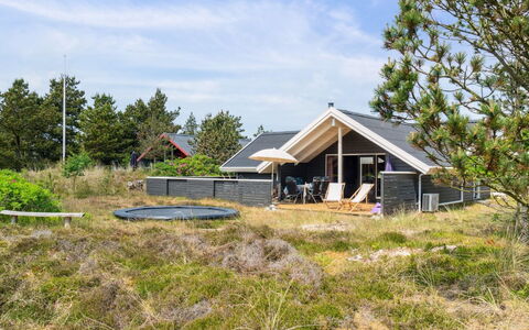 Myrte - 900M from the Sea: Meubilair, Interieur Ontwerp, Flooring, Hout, Verdieping, Plafond, Houten Vloer, Stoel, Tafel, Verlichting