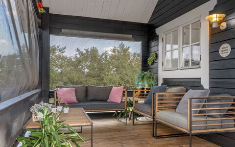 Gizella - 500M to the Fjord: Meubilair, Interieur Ontwerp, Flooring, Hout, Verdieping, Plafond, Houten Vloer, Stoel, Tafel, Verlichting