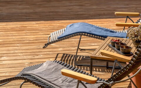 Gizella - 500M to the Fjord: Meubilair, Interieur Ontwerp, Flooring, Hout, Verdieping, Plafond, Houten Vloer, Stoel, Tafel, Verlichting