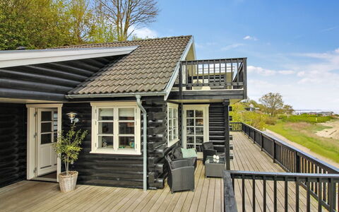 Sander - 10M to the Fjord: Meubilair, Interieur Ontwerp, Flooring, Hout, Verdieping, Plafond, Houten Vloer, Stoel, Tafel, Verlichting