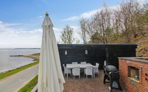 Sander - 10M to the Fjord: Meubilair, Interieur Ontwerp, Flooring, Hout, Verdieping, Plafond, Houten Vloer, Stoel, Tafel, Verlichting