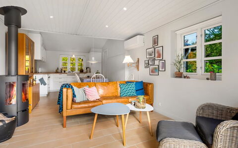 Teijo - 2.5Km from the Sea: Meubilair, Interieur Ontwerp, Flooring, Hout, Bankstel, Verdieping, Plafond, Woonkamer, Kamer, Stoel