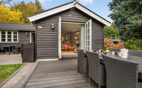 Teijo - 2.5Km from the Sea: Siding, Huis, Huis, Verblijf, Veranda, Dak, Deur, Buitenmeubels, Dek, Garden Gebouwen
