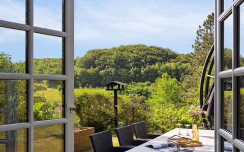 Teijo - 2.5Km from the Sea: Meubilair, Stoel, Tafel, Buitenmeubels, Keuken En Eettafel, Schaduw, Buitentafel, Eco Hotel, Tuin