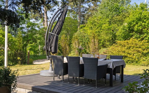 Teijo - 2.5Km from the Sea: Buitenmeubels, Meubilair, Tuin, Schaduw, Stoel, Patio, Landscaping, Buitentafel, Eco Hotel, Backyard