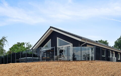 Nona - 150M from the Sea: Dak, Huis, Land Lot, Huis, Verblijf, Landgoed, Garden Gebouwen, Schaduw, Blokhut, Landscaping
