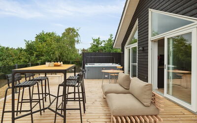 Nona - 150M from the Sea
