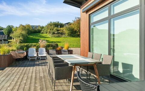Ljupka - 800M from the Sea: Architectuur, Dak, Huis, Samengesteld Materiaal, Daylighting, Siding, Oprit