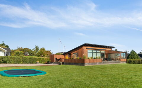 Ljupka - 800M from the Sea: Architectuur, Dak, Huis, Samengesteld Materiaal, Daylighting, Siding, Oprit