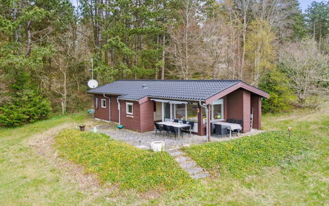 Enita - 350M from the Sea: Hout, Huis, Veranda, Dek, Hardwood, Dak, Beits, Houten Vloer, Eco Hotel