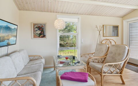Enita - 350M from the Sea: Hout, Huis, Veranda, Dek, Hardwood, Dak, Beits, Houten Vloer, Eco Hotel