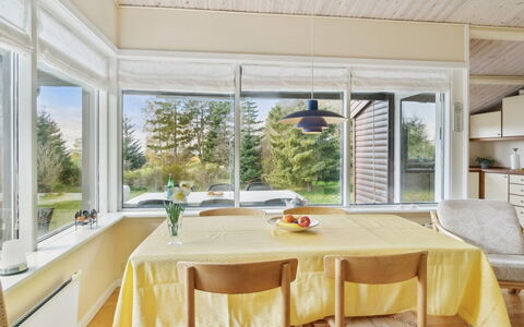 Enita - 350M from the Sea: Hout, Huis, Veranda, Dek, Hardwood, Dak, Beits, Houten Vloer, Eco Hotel