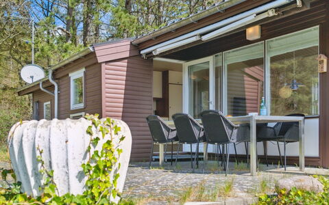 Enita - 350M from the Sea: Hout, Huis, Veranda, Dek, Hardwood, Dak, Beits, Houten Vloer, Eco Hotel