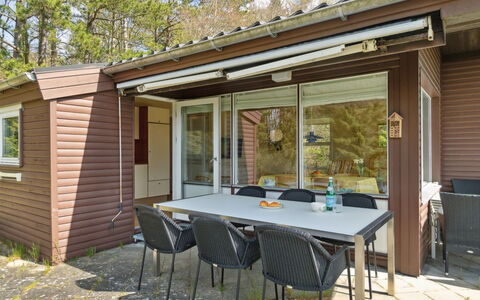 Enita - 350M from the Sea: Hout, Huis, Veranda, Dek, Hardwood, Dak, Beits, Houten Vloer, Eco Hotel